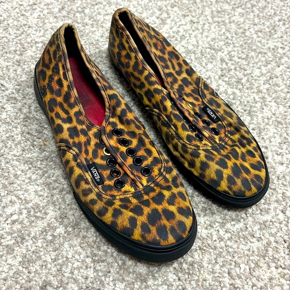 Vans Leopard Cheetah LowPro Sneakers Lace Up Women’s sz 6 Shoes Men’s 4.5 black - Picture 1 of 5